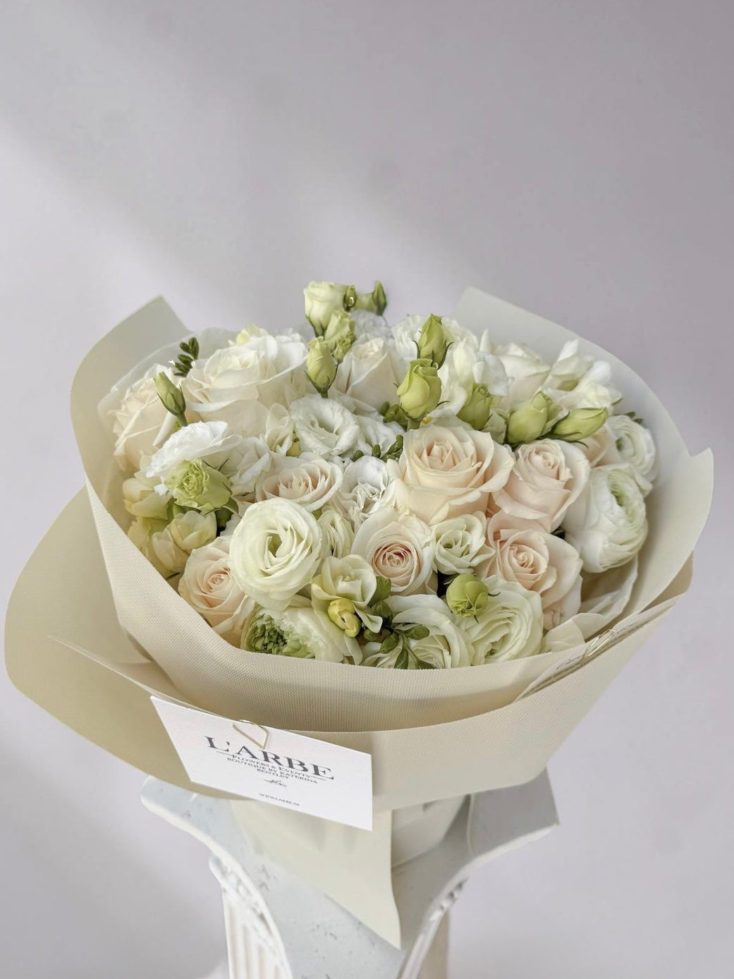 BEIGE WHITE FLOWER MIX