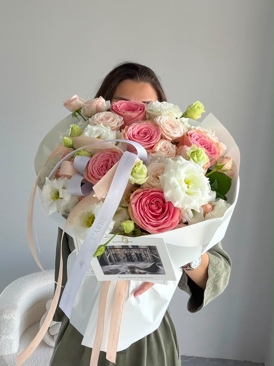 FLOWERS BOUQUET WITH ROSES AND EUSTOMA