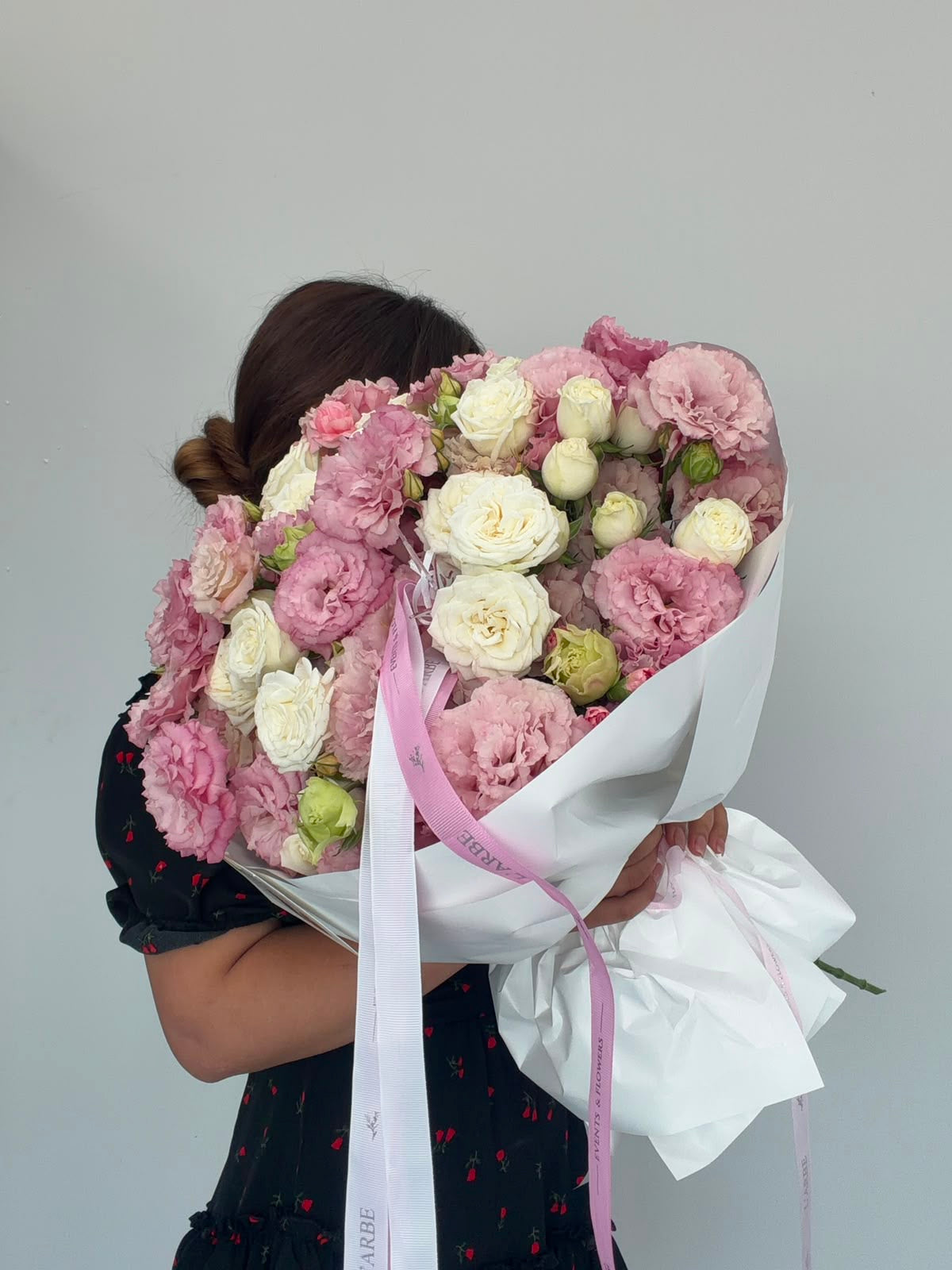 FLOWERS BOUQUET WITH ROSES AND EUSTOMS