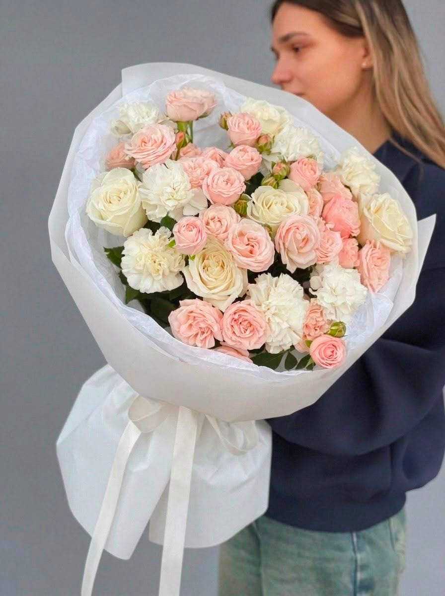 Flower bouqet with roses