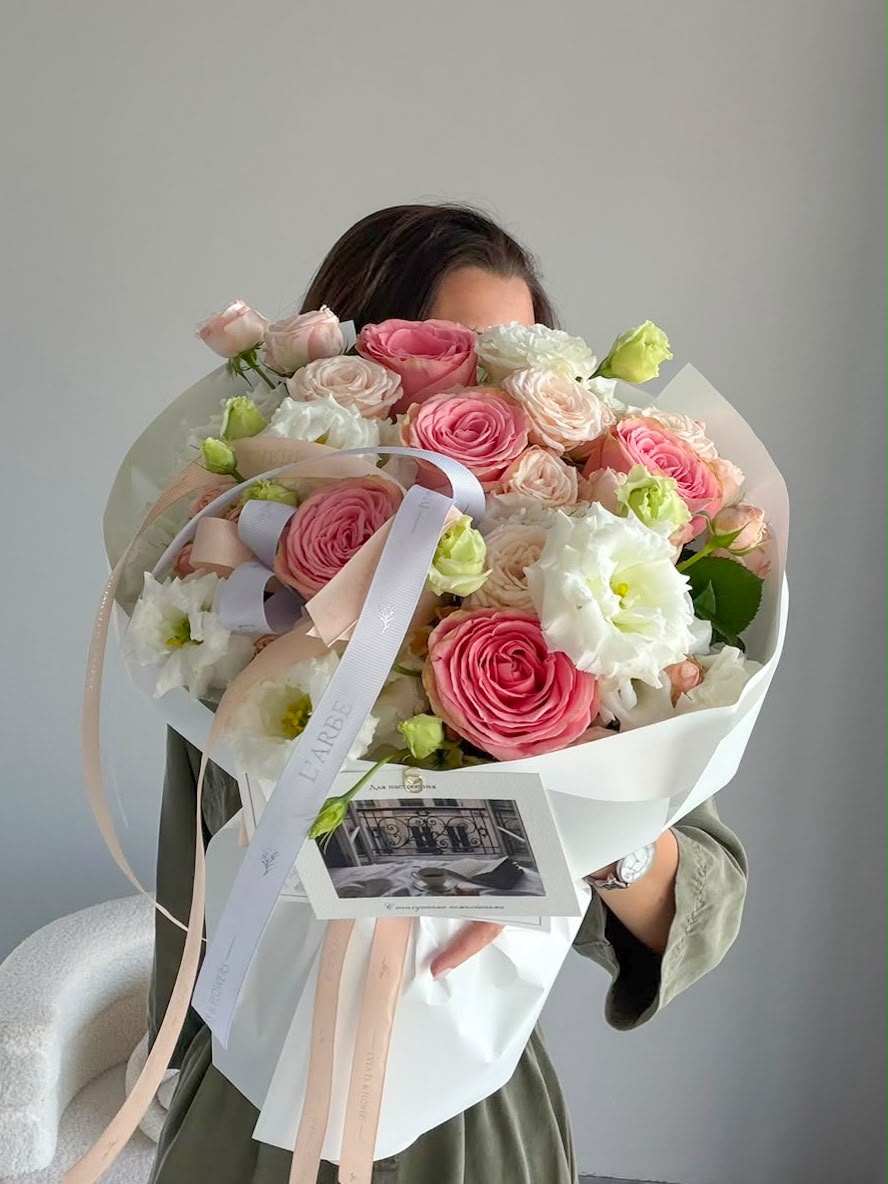 FLOWERS BOUQUET WITH ROSES AND EUSTOMA