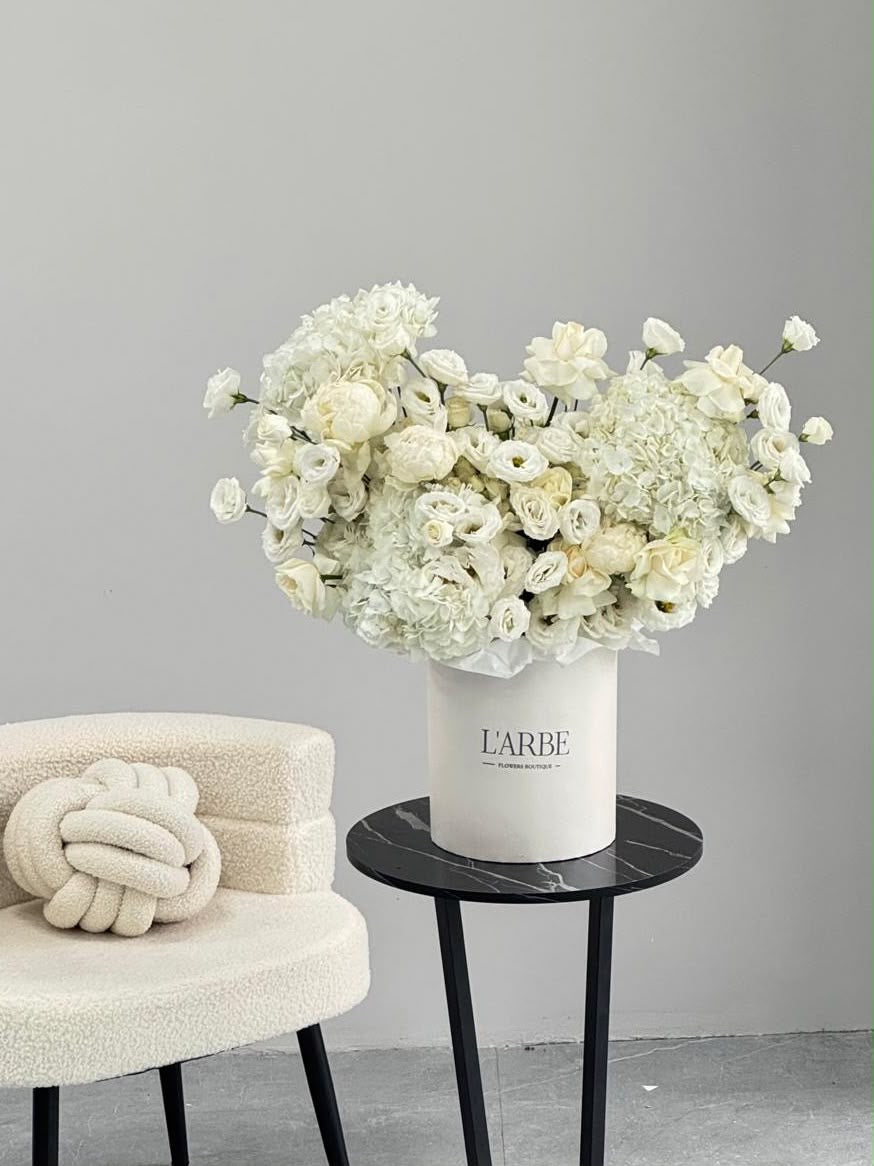 WHITE FLOWERS BOX WITH PEONY AND HYDRANGEAS “TEEZER”