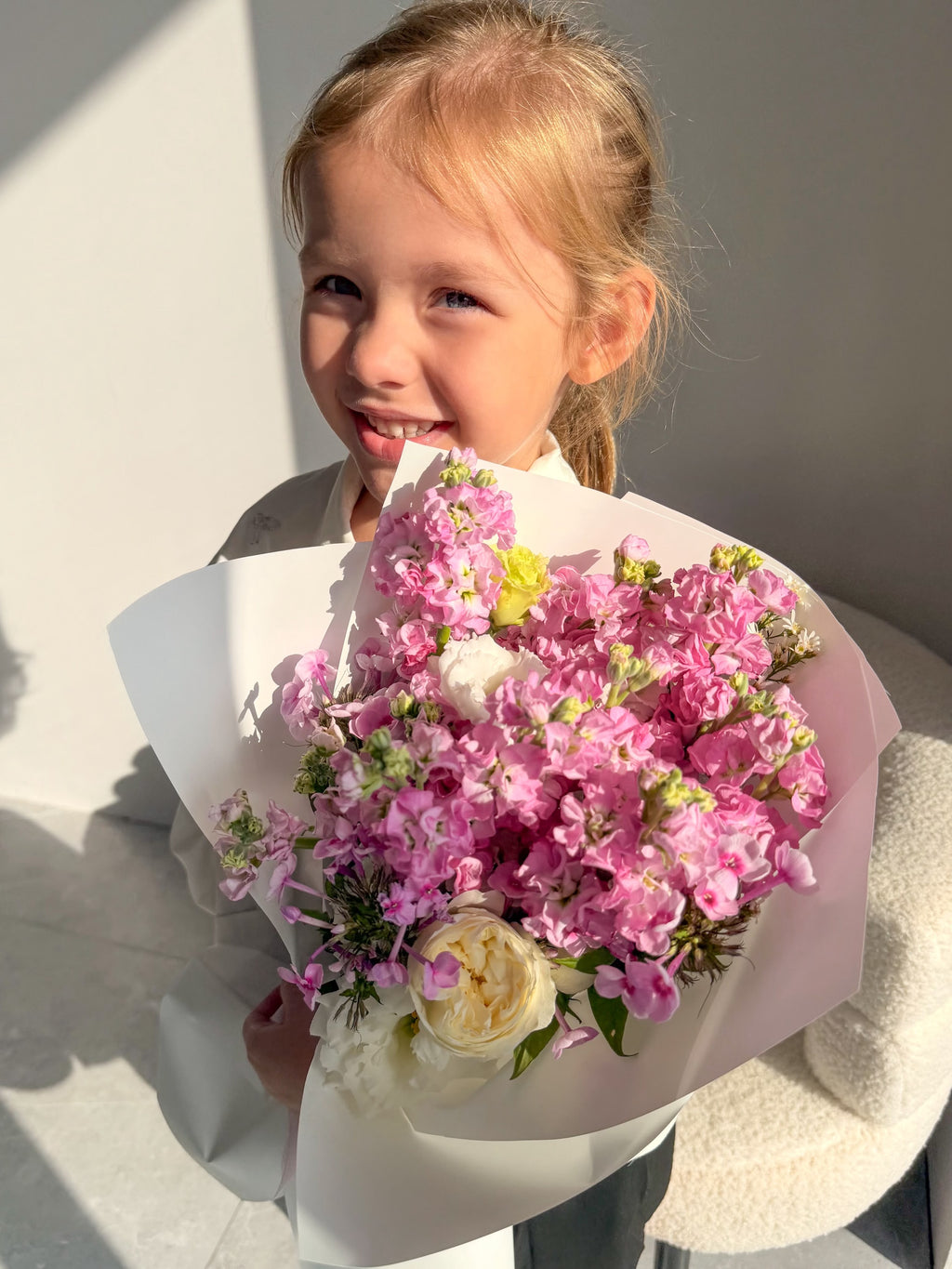 FLOWERS BOUQUET WITH MATTHIOLA “SEREIN”