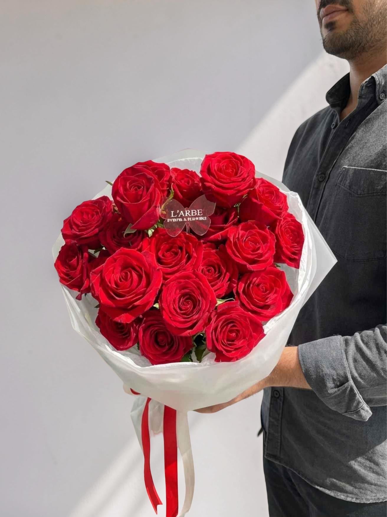 RED ROSES 19 piece