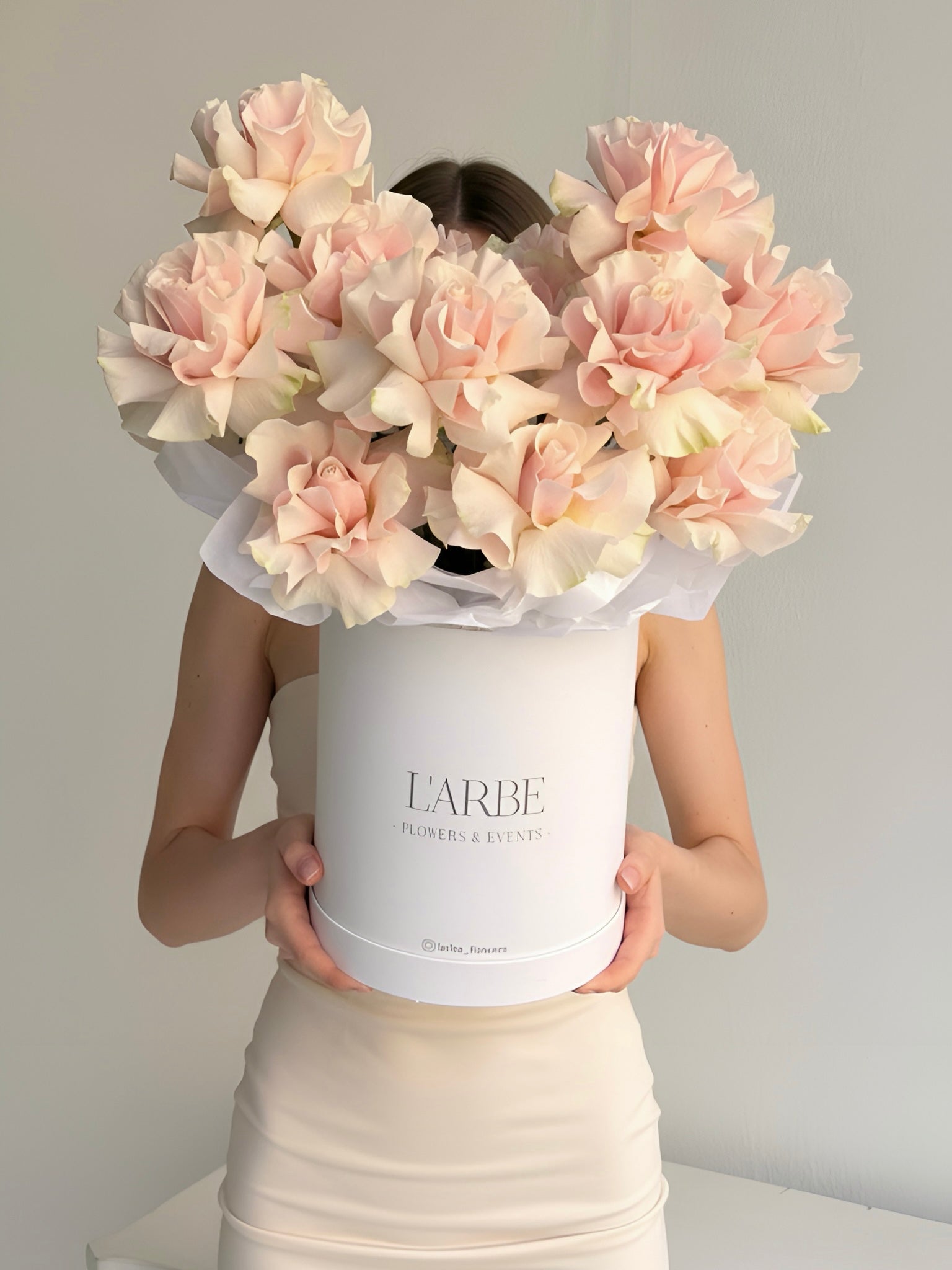 FLOWERS BOX WITH PINK MONDIAL ROSES