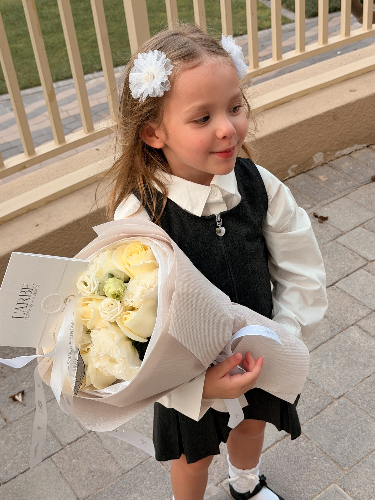 FLOWERS MIX WITH ROSES AND EUSTOMA
