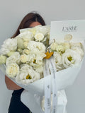 WHITE FLOWERS MIX IN BOUQUET