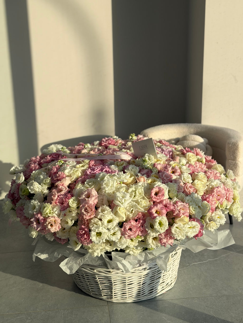 HUGE FLOWERS BOX WITH ROSES AND EUSTOMA
