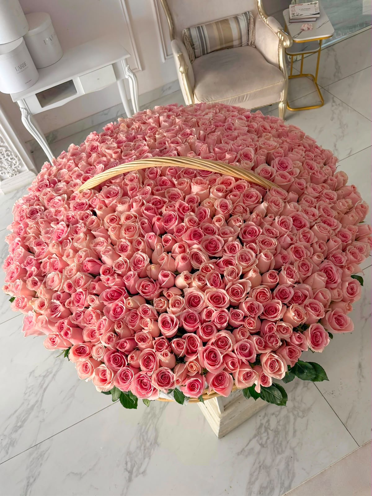 HUGE BASKET WITH PINK ROSES 501 PCS