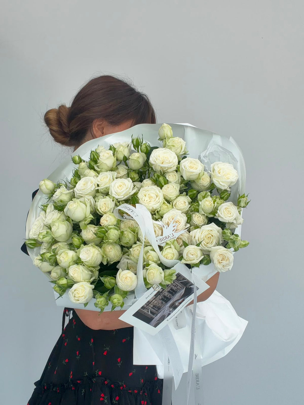 FLOWERS BOUQUET WITH WHITE ROSES