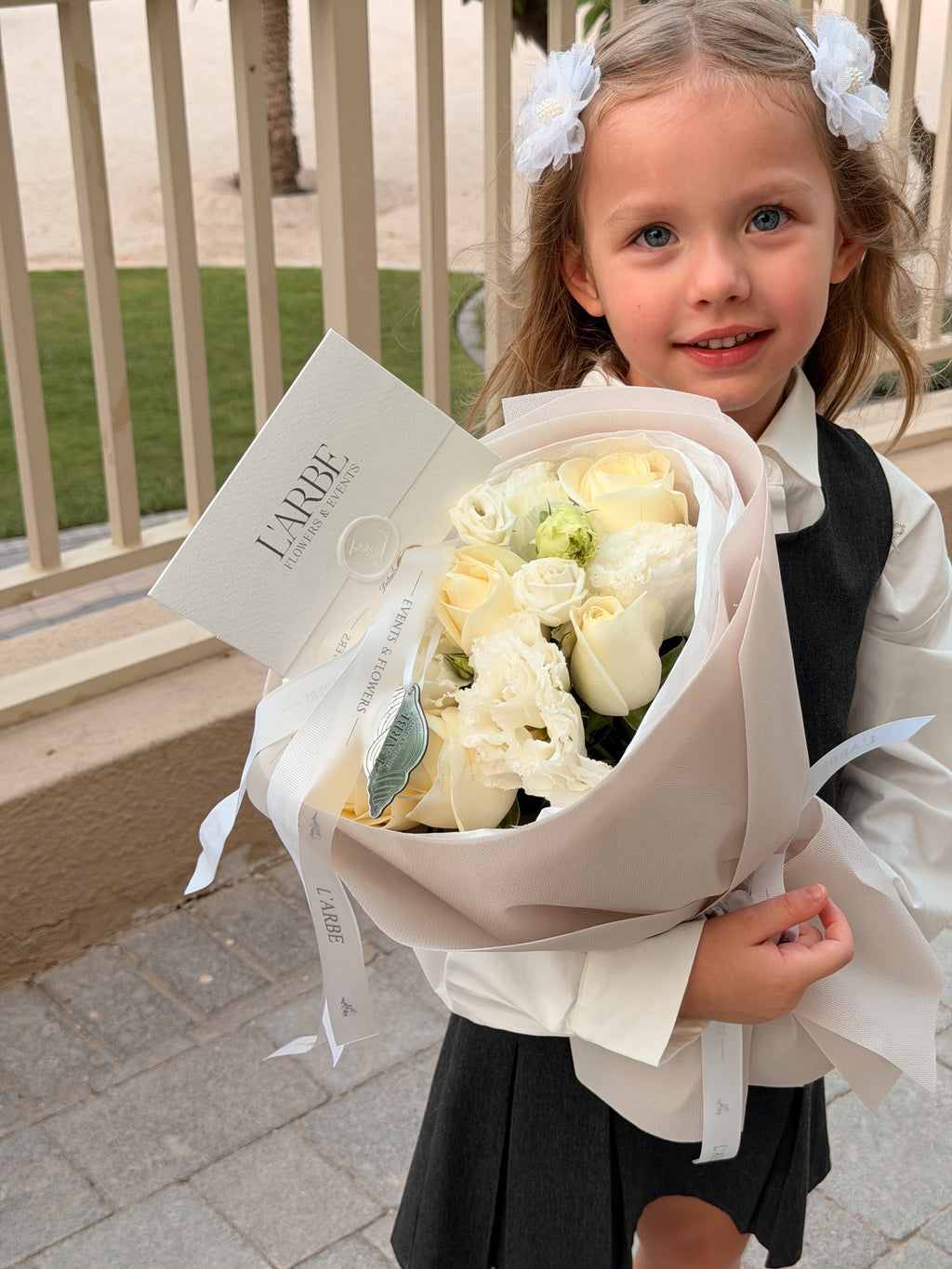 FLOWERS MIX WITH ROSES AND EUSTOMA