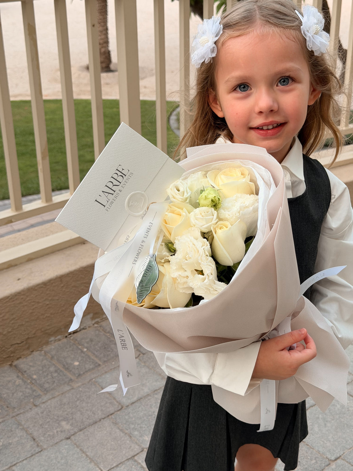 FLOWERS MIX WITH ROSES AND EUSTOMA