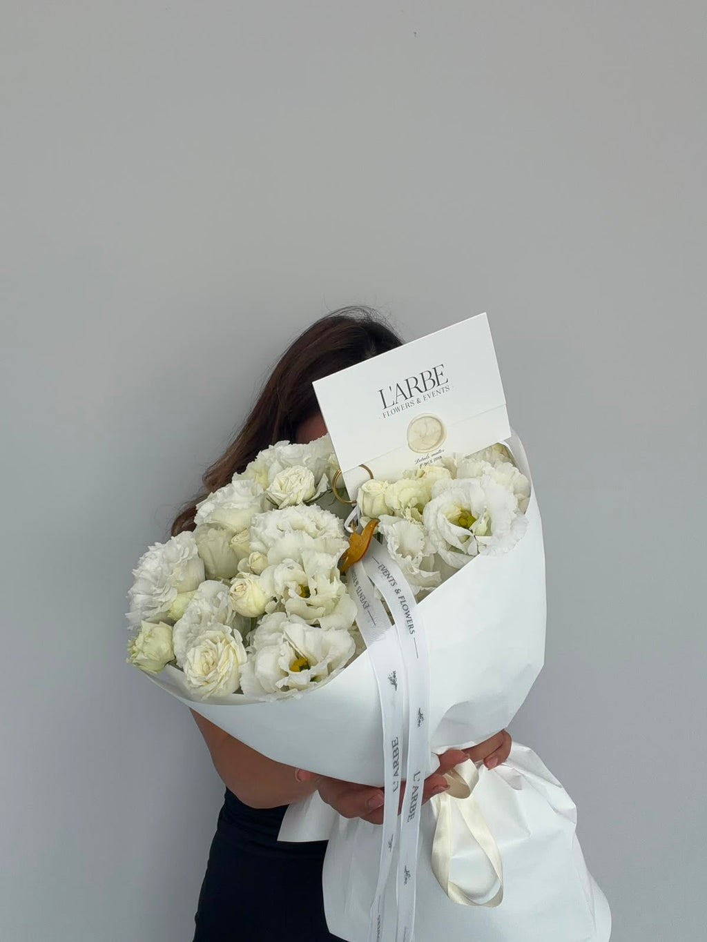WHITE FLOWERS MIX IN BOUQUET