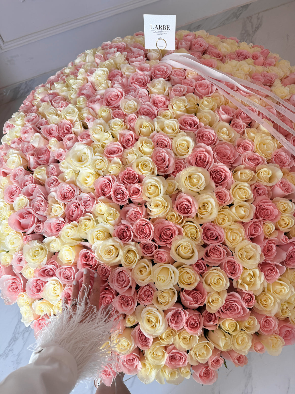 501 ROSES IN BASKET WHITE AND PINK