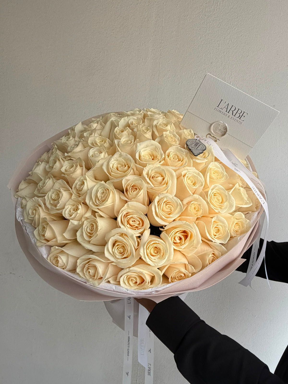 FLOWERS BOUQUET WITH VENDELLA ROSES 85 PCS