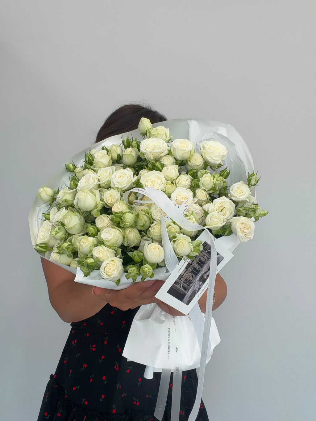 FLOWERS BOUQUET WITH WHITE ROSES