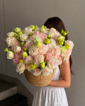 FLOWERS BASKET WITH EUSTOMA “FLORIENNE”