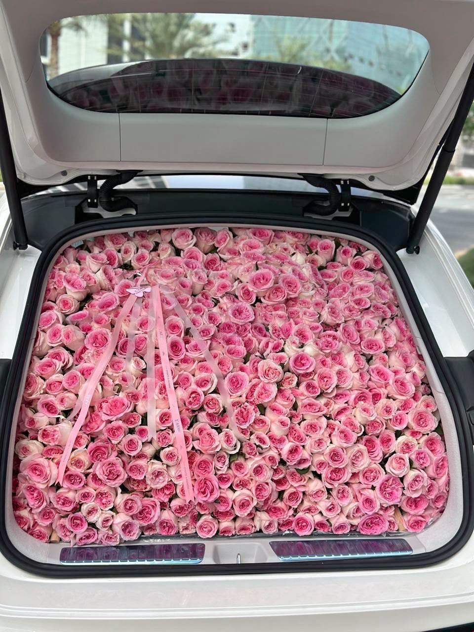 FLOWERS TRUNK PINK ROSES «It depends on the size of the trunk»