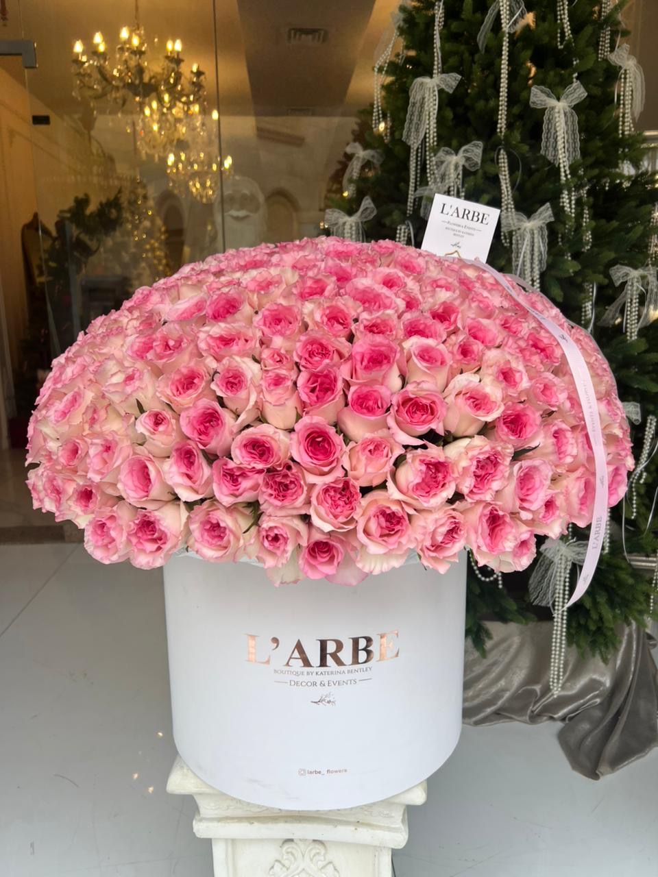 FLOWERS BOX WITH PINK ROSES 201 PCS