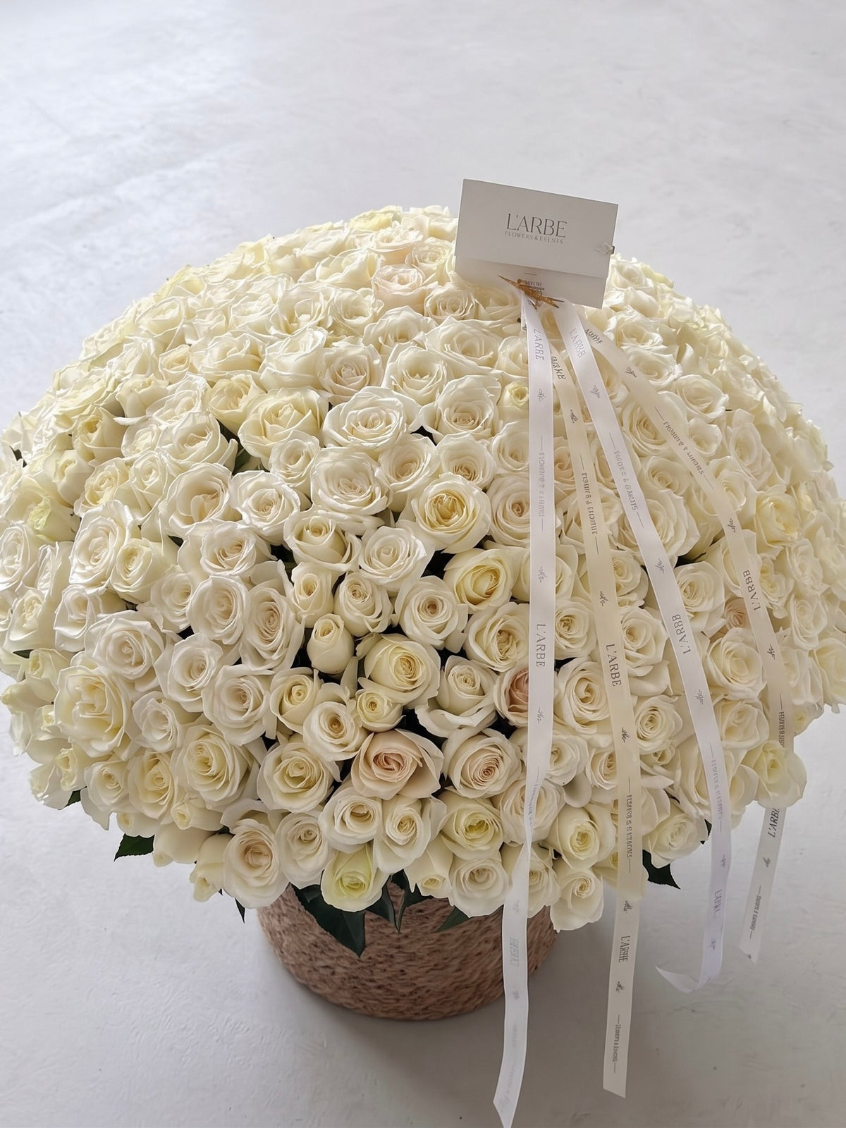 FLOWERS BASKET WITH WHITE ROSES