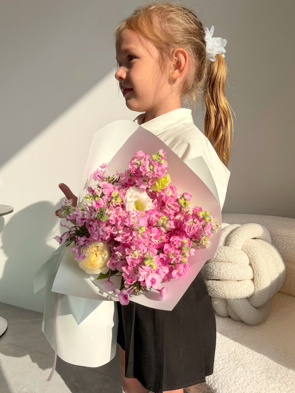 FLOWERS BOUQUET WITH MATTHIOLA “SEREIN”