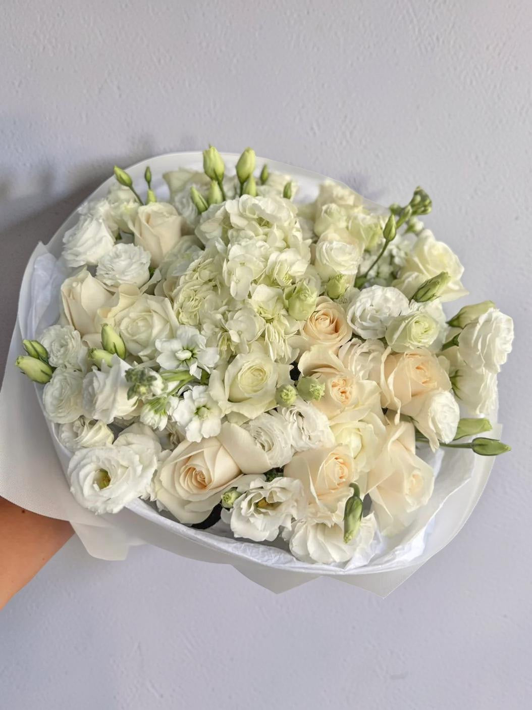 WHITE FLOWER MIX BOUQUET