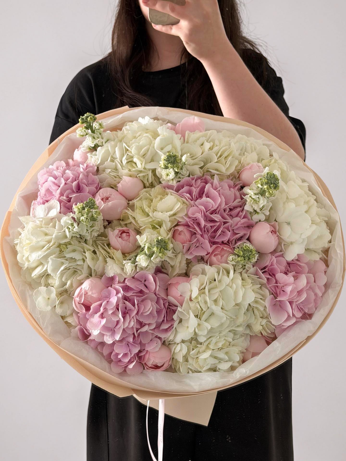 FLOWER MIX WITH HYDRANGEAS