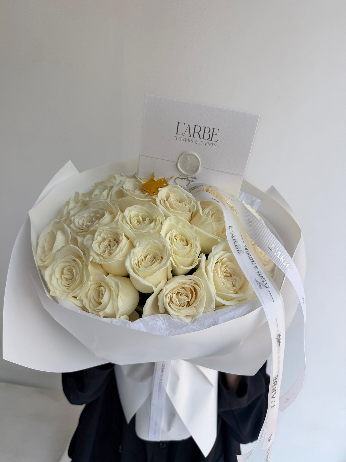 FLOWERS BOUQUET WITH WHITE ROSES