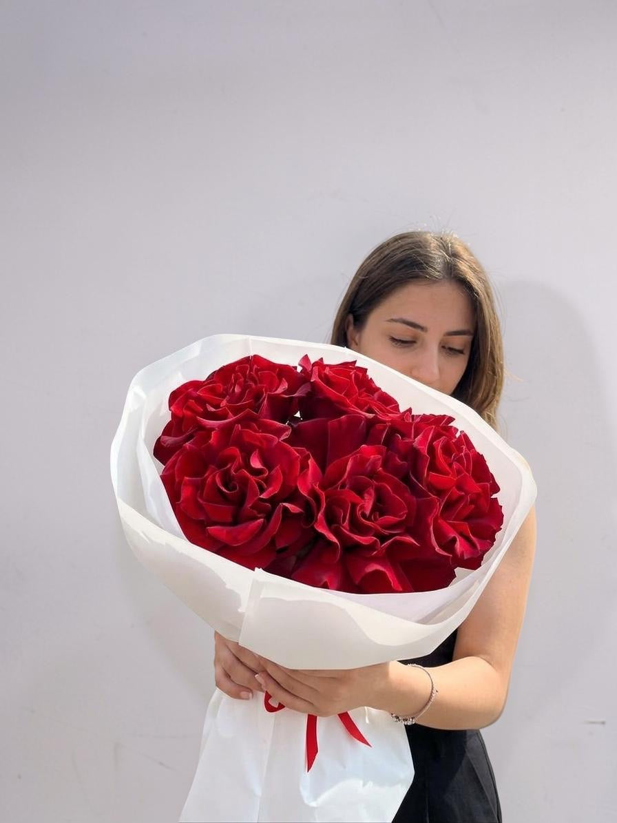 FLOWERS BOUQUET WITH RED ROSES 5 PCS