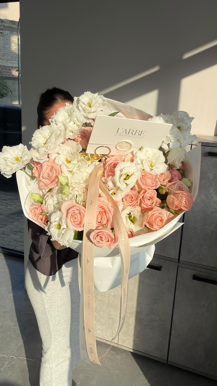 FLOWERS BOUQUET WITH ROSES