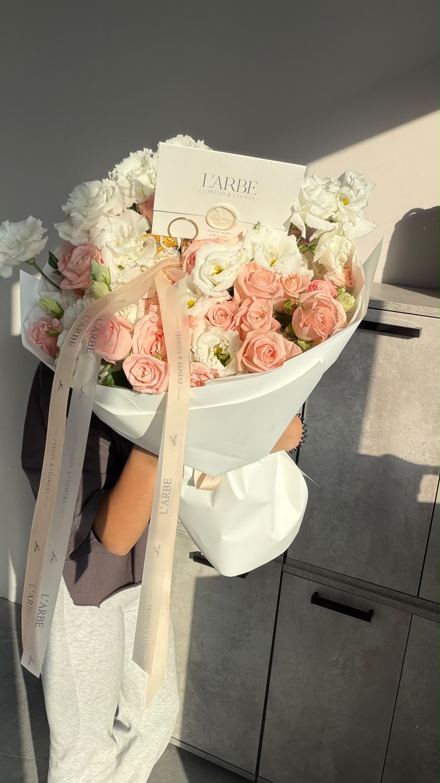 FLOWERS BOUQUET WITH ROSES