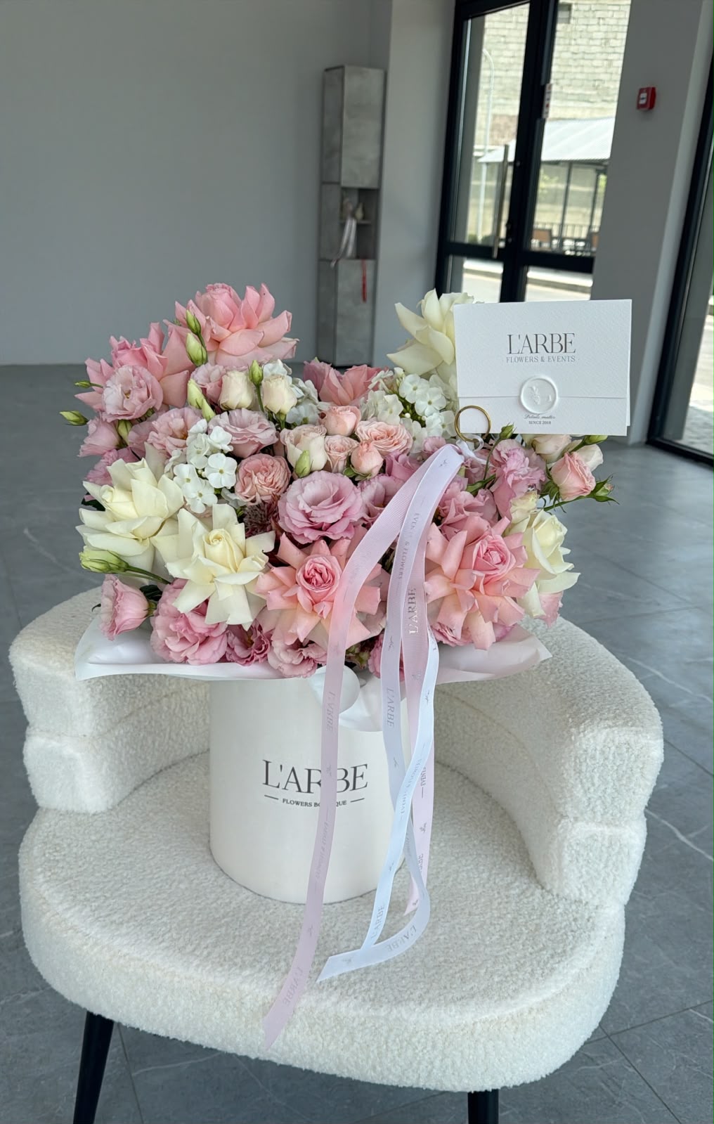 FLOWERS BOX WITH ROSES “TENDER PINK”