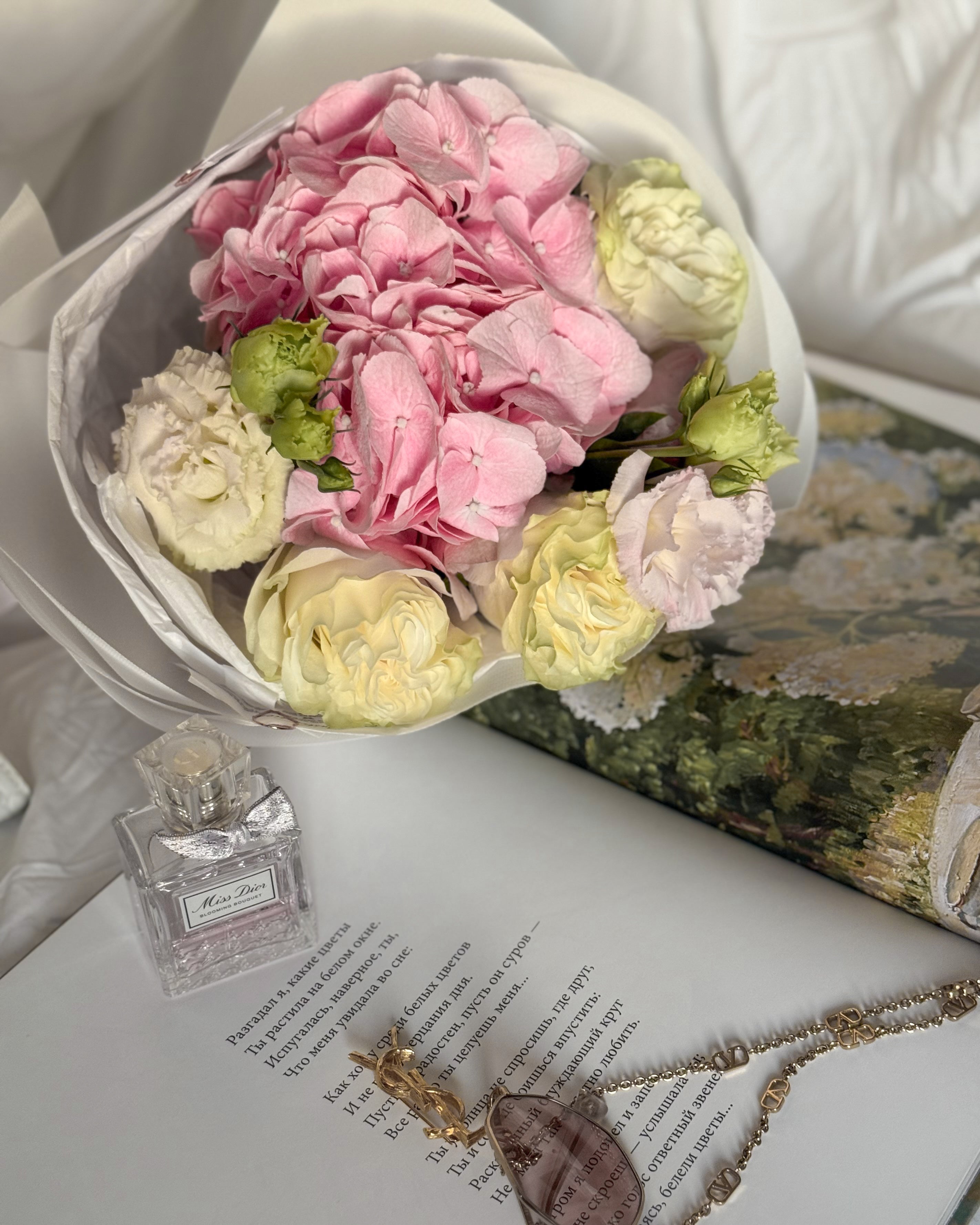 FLOWERS BOUQUET WITH HYDRANGEAS AND EUSTOMA