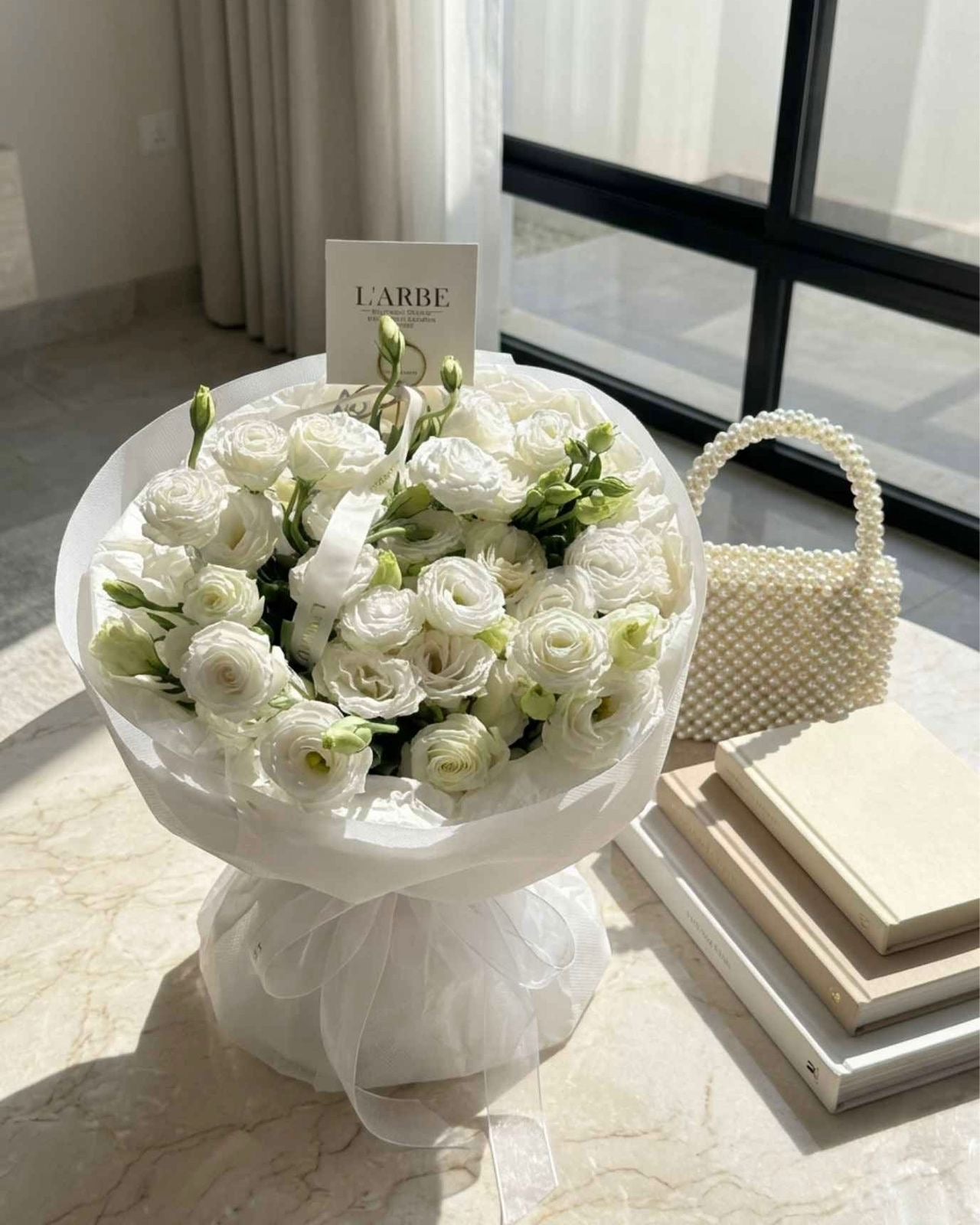 FLOWERS BOUQUET WITH WHITE EUSTOMS
