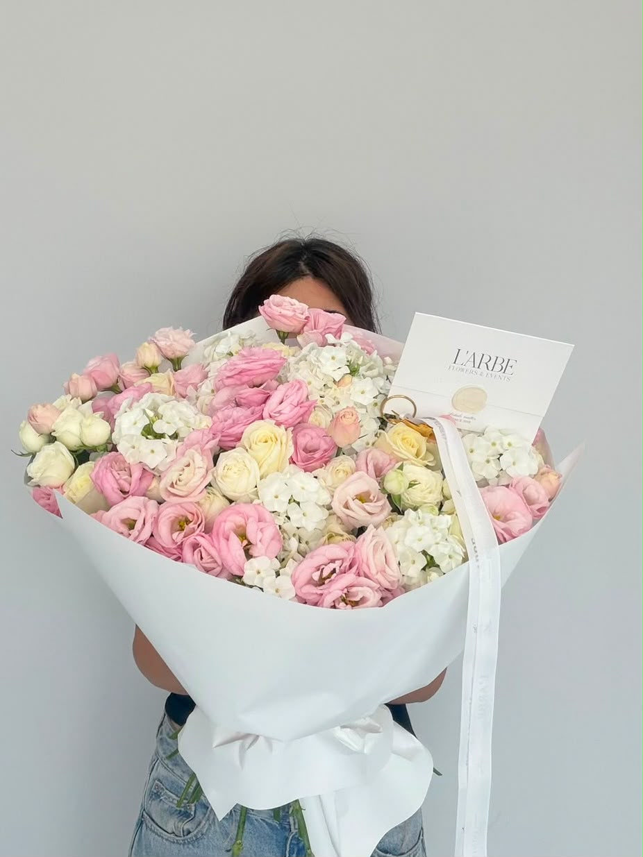 FLOWERS BOUQUET MIX WITH ROSES AND EUSTOMAS