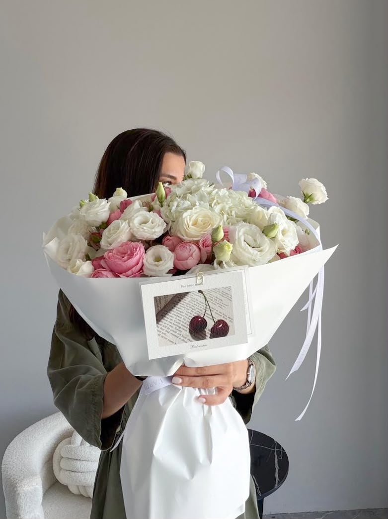 FLOWERS BOUQUET WITH HYDRANGEAS AND ROSES “ELYSSIA”