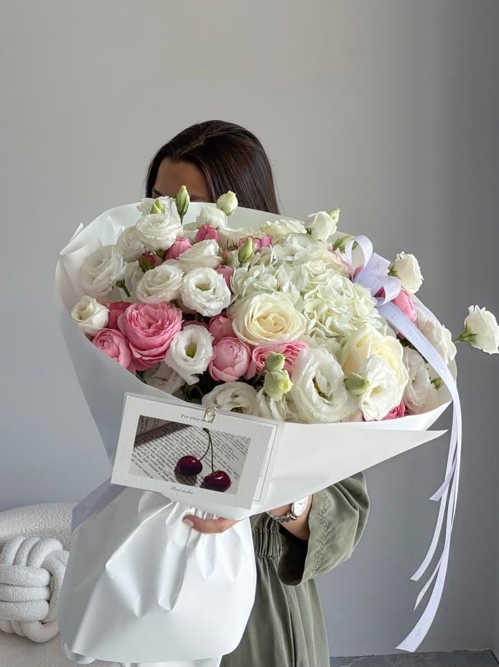 FLOWERS BOUQUET WITH HYDRANGEAS AND ROSES “ELYSSIA”
