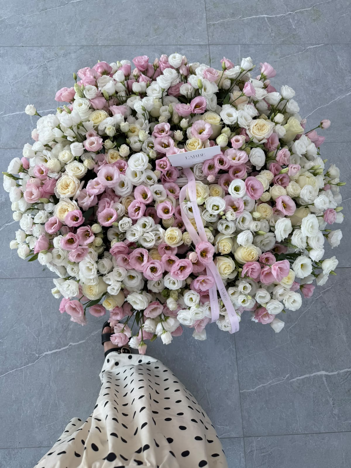 HUGE FLOWERS BASKET WITH ROSES MIX AND EUSTOMA