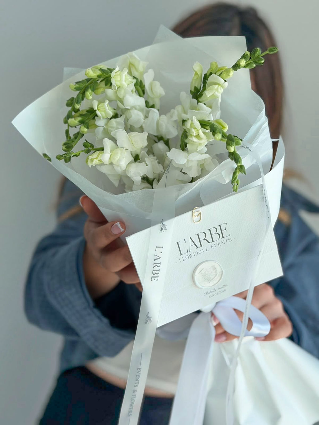 WHITE FLOWERS BOUQUET WITH GLADIOLUS 5 PCS