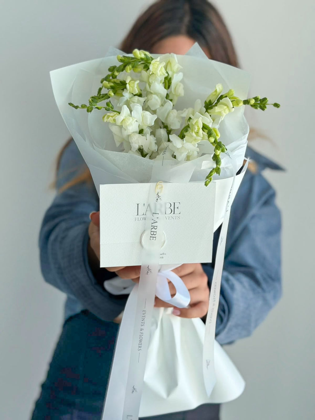 WHITE FLOWERS BOUQUET WITH GLADIOLUS 5 PCS