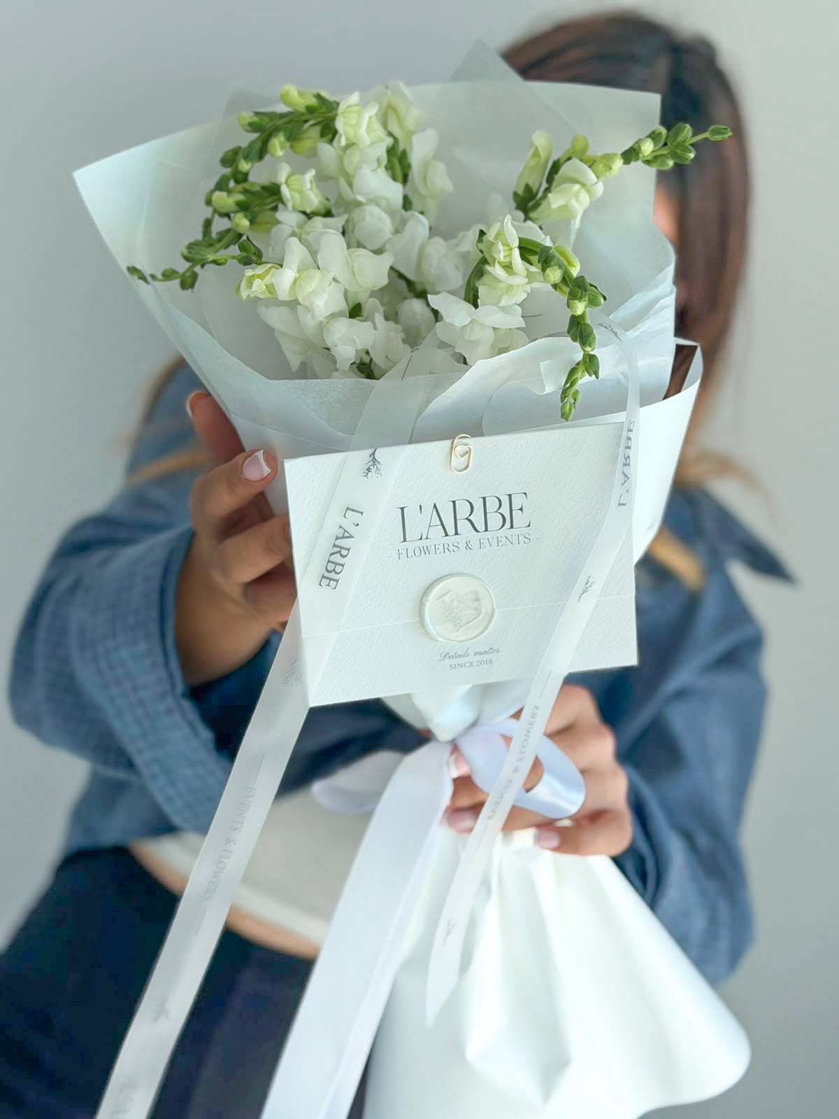 WHITE FLOWERS BOUQUET WITH GLADIOLUS 5 PCS
