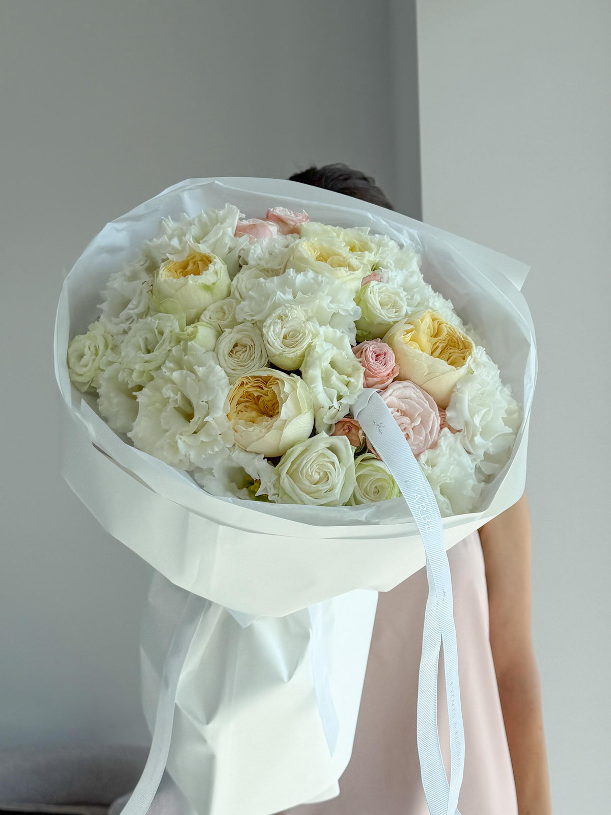 FLOWERS BOUQUET WITH GARDEN ROSES