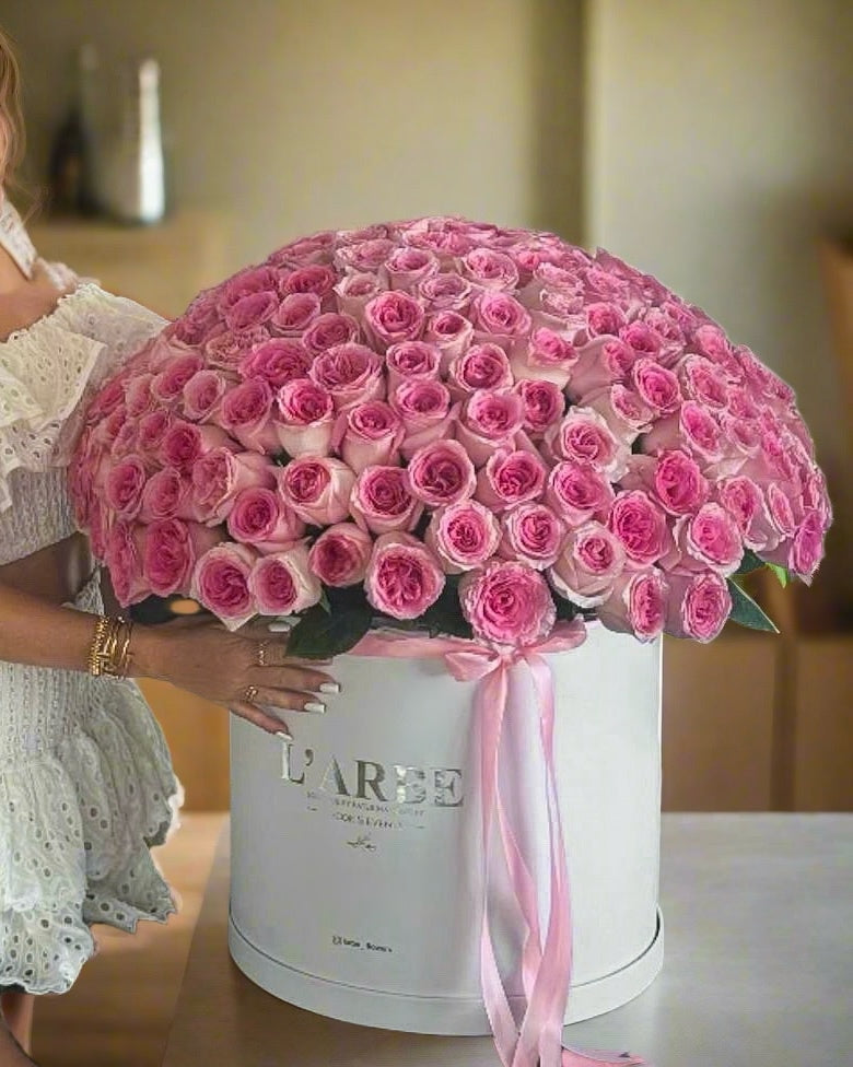 FLOWERS BOX WITH PINK ROSES 201 PCS