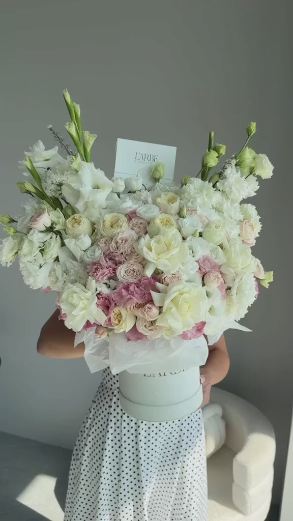 BOX WITH FLOWERS MIX “SERAPHIC”