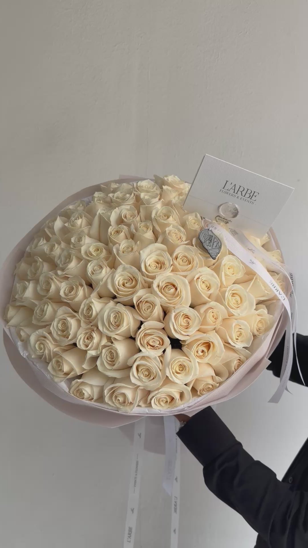 FLOWERS BOUQUET WITH VENDELLA ROSES 85 PCS